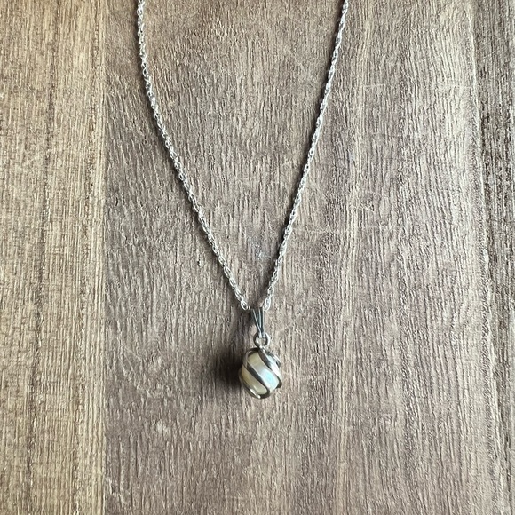 Vantel Pearls 3 Necklaces ans 1 extra charm - Picture 7 of 9